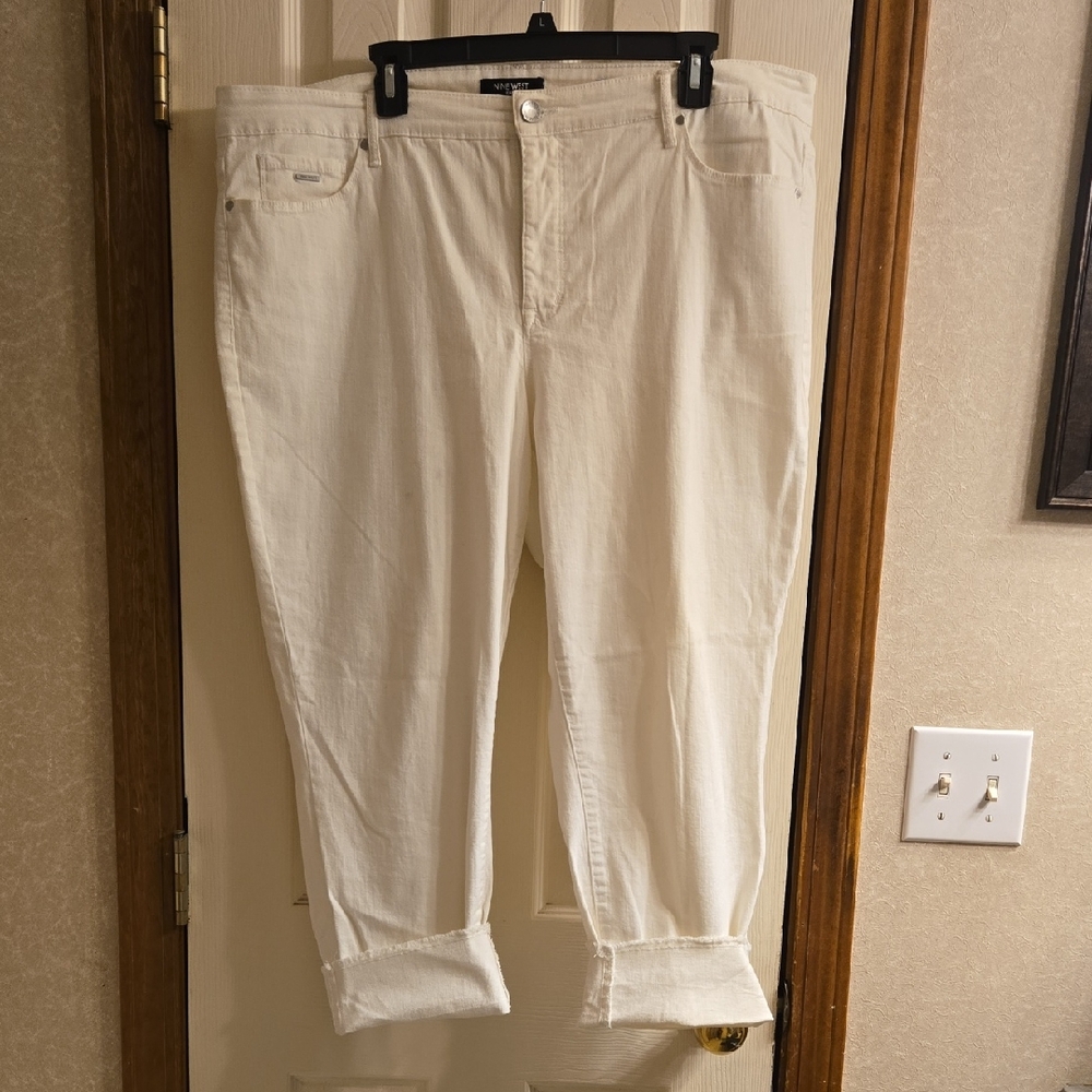 Nine West Cream Colored Skinny Capris